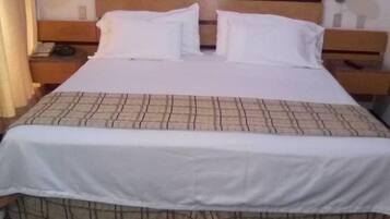 Premium bedding, in-room safe, iron/ironing board, free WiFi