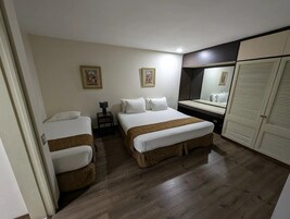 Comfort Suite, City View | Premium bedding, in-room safe, iron/ironing board, free WiFi