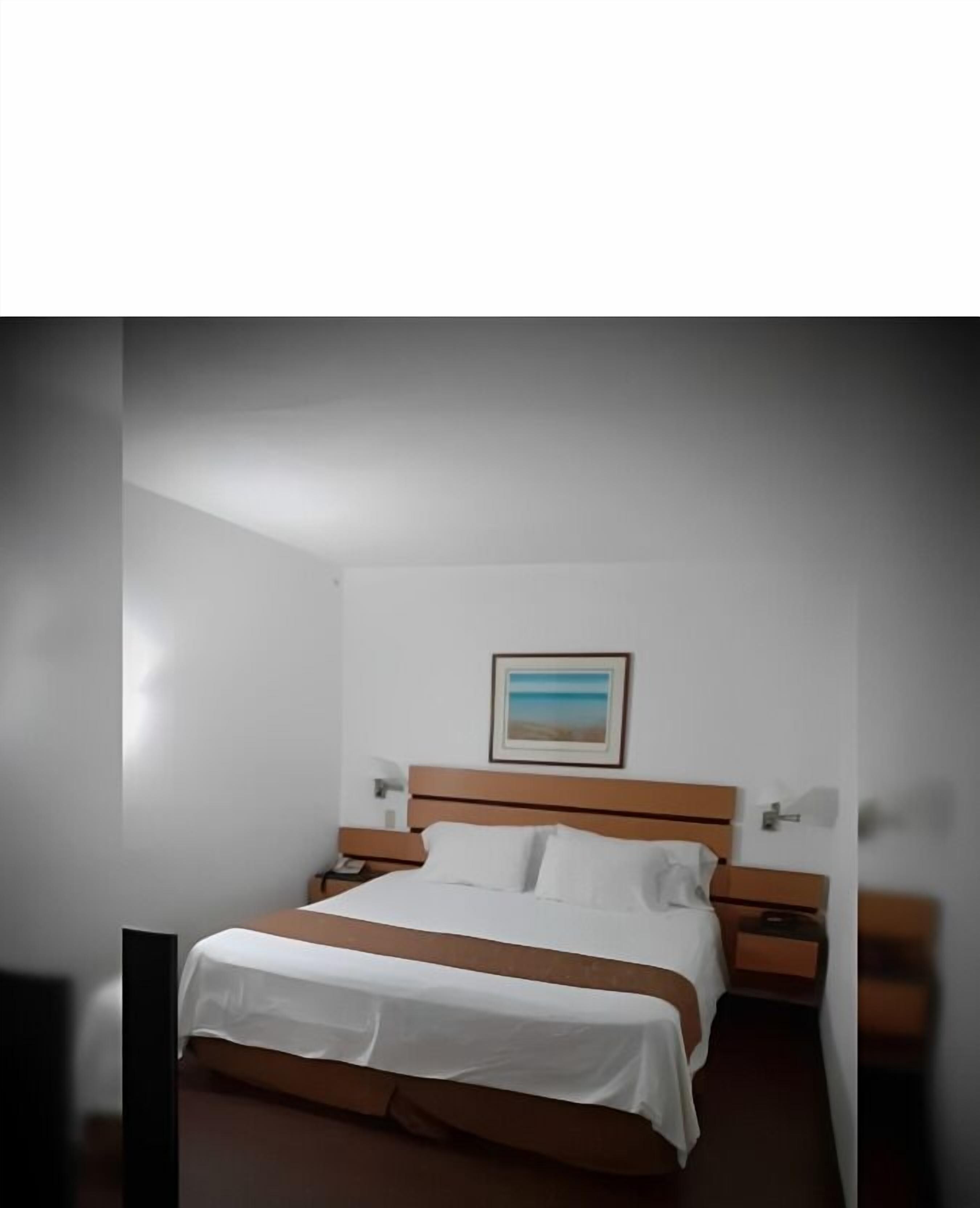 Habitación Confort, vista a la ciudad | Ropa de cama de alta calidad y caja de seguridad en la habitación 