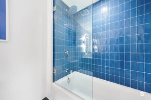 City-Apartment, Stadtblick | Badezimmer