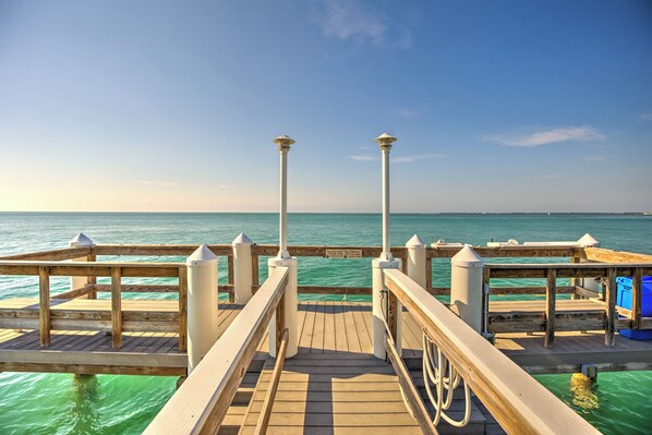Property grounds - Paradise Found: Stunning Oceanfront 2 bed/2.5 bath Condo (Key Colony Beach)