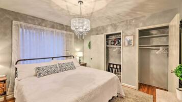 1 bedroom, desk, iron/ironing board, WiFi