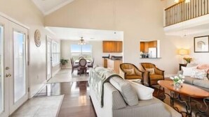 TV, offices - Elsa's Place: Private Home (Lafitte)