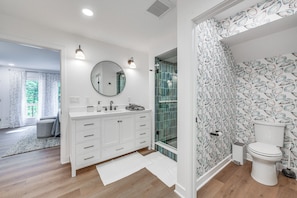 Hair dryer, towels - Waterfront Urbanna Home w/ Private Dock (Urbanna)