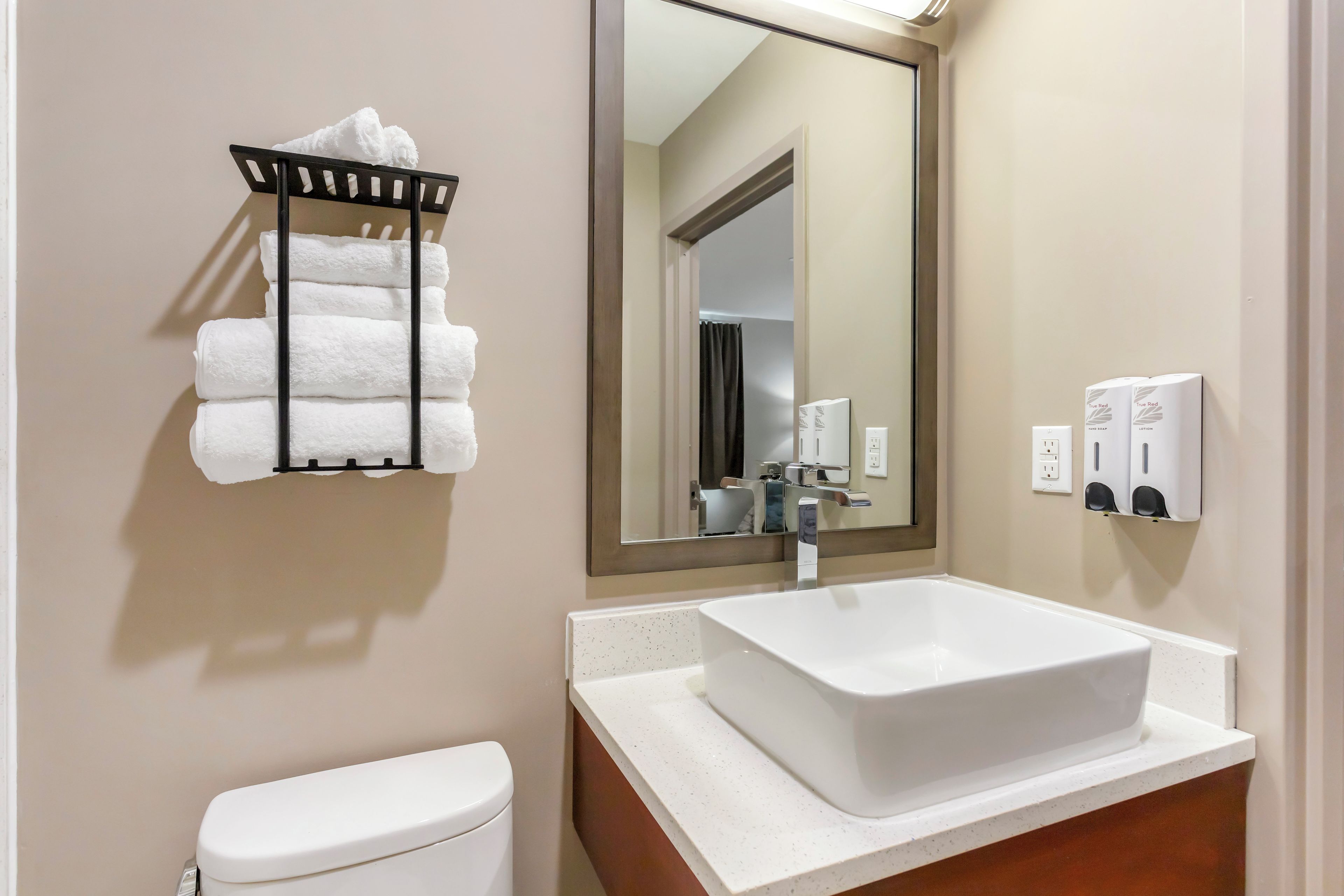 Photo - Red Roof Inn PLUS+ Jamaica, NY – JFK Airport