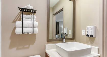 Red Roof Inn PLUS+ Jamaica, NY – JFK Airport