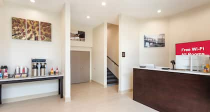Red Roof Inn PLUS+ Jamaica, NY – JFK Airport