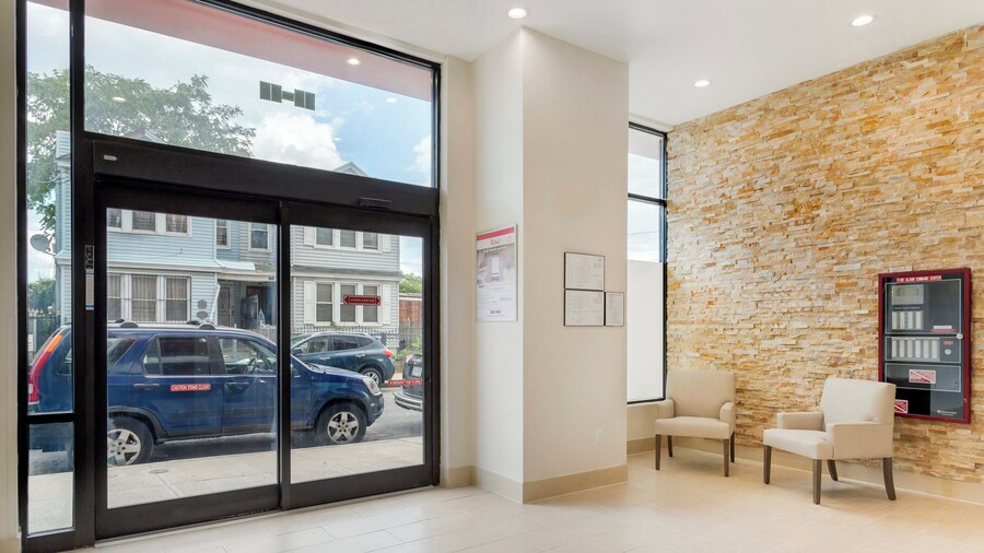 Red Roof Inn PLUS+ Jamaica, NY – JFK Airport