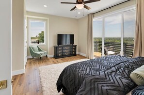 3 Schlafzimmer, Schreibtisch, Bügeleisen/Bügelbrett, WLAN