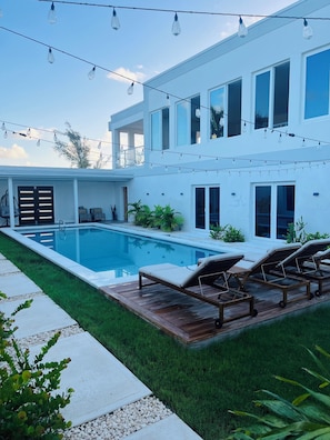Pool - Beautiful modern home with great outdoor spaces and views. (Nassau)