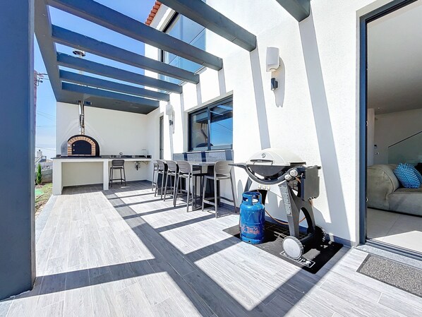 6 bedrooms