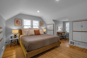 4 Schlafzimmer, Schreibtisch, Bügeleisen/Bügelbrett, Reisekinderbett