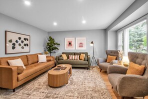 Fernseher, Bücher, Stereoanlage, Arbeitsbereiche