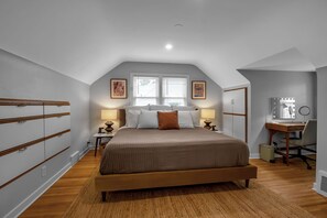 4 bedrooms, desk, iron/ironing board, travel cot