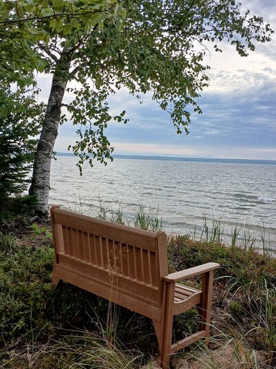 Rustic Moose Lakefront Guest Cabin on the Shore of Lake Superior