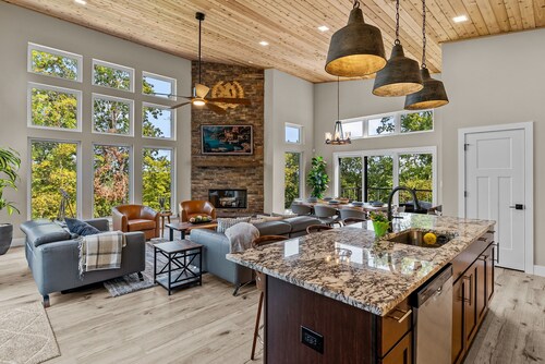 Luxurious 5-bedroom Treehouse with panoramic view of beautiful Alpine Lake.  