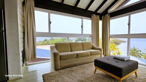 Loftsleilighet – comfort, flere senger, tekjøkken, sjøutsikt