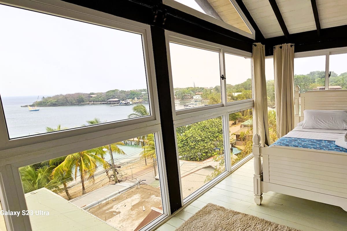 Penthouse tiện nghi đơn giản, nhiều giường, bếp nhỏ, quang cảnh biển | 1 phòng ngủ, truy cập Internet không dây miễn phí