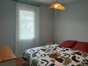 3 chambres, fer et planche à repasser, Wi-Fi, draps fournis