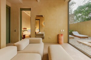 奢华双人房, 私人游泳池 | 起居区 | 智能电视