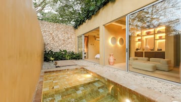 Habitación de lujo doble, piscina privada | Ropa de cama de alta calidad y edredones de plumas