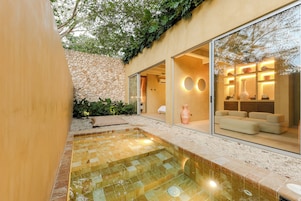 Habitación de lujo doble, piscina privada | Ropa de cama de alta calidad y edredones de plumas