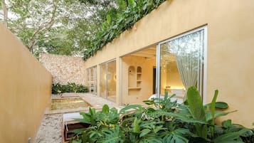 Habitación de lujo doble, piscina privada | Ropa de cama de alta calidad y edredones de plumas