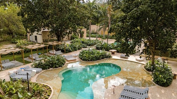 2 piscinas al aire libre, sombrillas, tumbonas