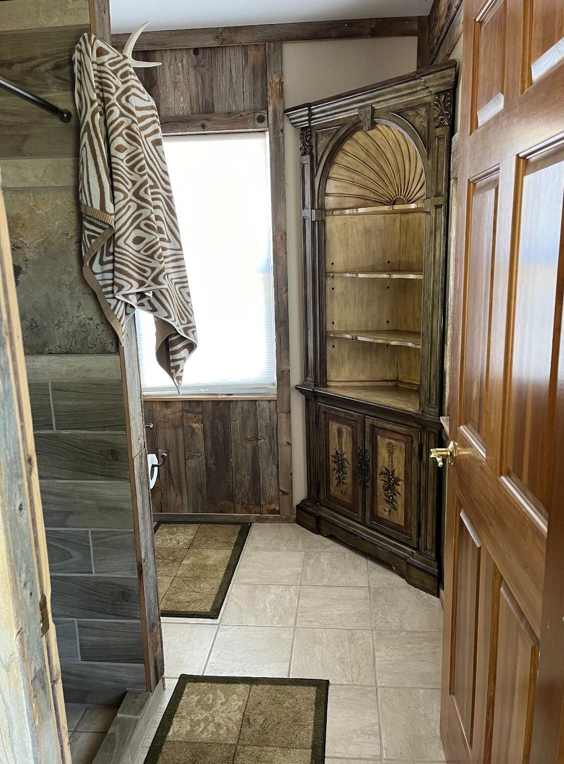 Superior Cabin, 1 Bedroom | Bathroom | Shower, hair dryer, towels, soap