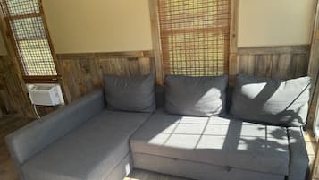 Cabaña superior, 1 habitación | Área de sala de estar