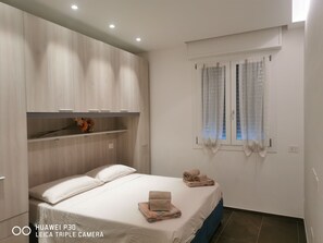 1 chambre, bureau, Wi-Fi gratuit, draps fournis