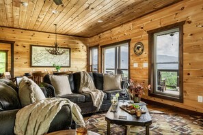 Smart-TV, Kamin, Tischfußball