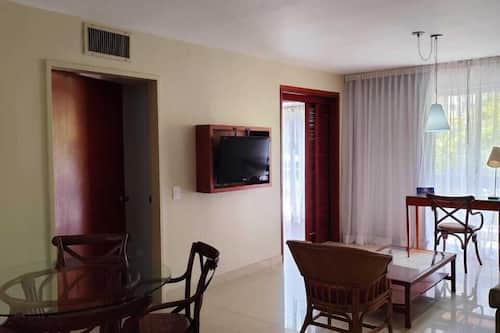 Habitación Deluxe, vista a la ciudad | Ropa de cama de alta calidad y minibar