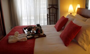 Hochwertige Bettwaren, Minibar, Zimmersafe, Schreibtisch