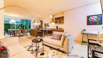 Departamento, 2 habitaciones, patio | Área de sala de estar
