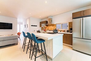 Executive Apartment, 3 Bedrooms, City View | Private kitchen - NEW City Stay in Roma Private Lounge (Mexico City)