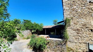 Property grounds - La Maison des Marges-les Vans-ardèche-grotte Chauvet (Les Assions)