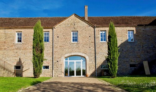  5-bedrooms renovated farmhouse near Tournus with fitness room, pool and spa