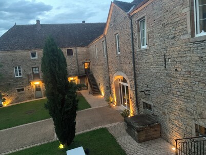  5-bedrooms renovated farmhouse near Tournus with fitness room, pool and spa