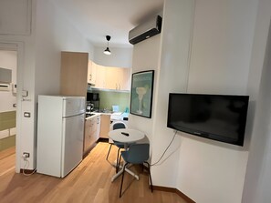 Dining - Cozy apartment within walking distance of Milan's nightlife and city center! (Milano)