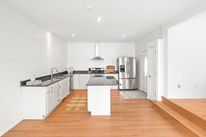 Luxury Lakefront Escape - 25 mins from Lake Geneva w/ Boat Rental