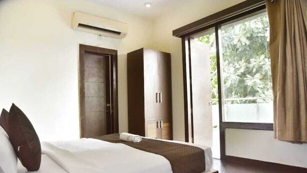 Luxury Double or Twin Room, City View | Bathroom | Shower, free toiletries, towels, soap - SILVER TREE HOTEL (Gurugram)