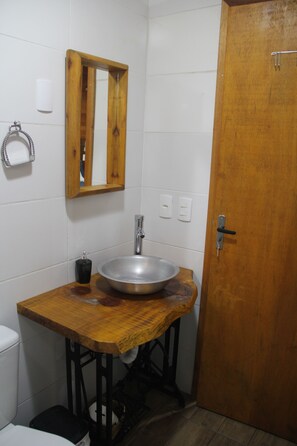 Shower, hair dryer, towels, soap - Comfort of the Mountains Twin Homes (SAO JOAQUIM)