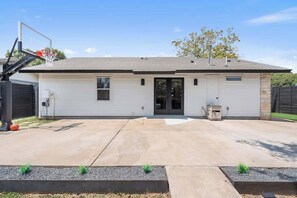 Exterior - Modern ATX 4BR | HotTub, Mini Golf, & Basketball (Austin)