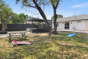 Outdoor dining - Modern ATX 4BR | HotTub, Mini Golf, & Basketball (Austin)
