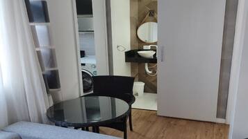 1 quarto, espaço de trabalho para notebook, Wi-Fi de cortesia