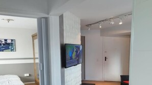1 soverom, skrivebord for bærbar PC og wi-fi (inkludert)