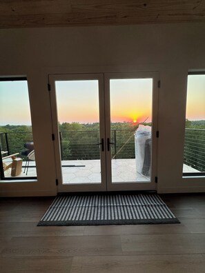 Interior - Relax and Recuperate at Garbo’s Goodnight Colorado River Cabin (Austin)