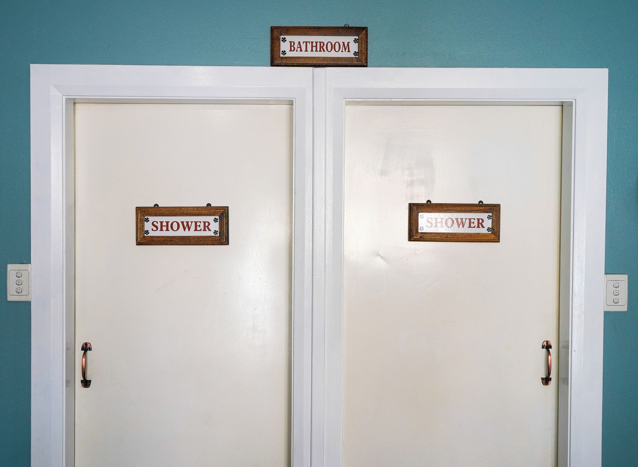 Two doors with signs indicating 'Shower' and 'Bathroom'.