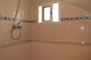 Towels, soap, toilet paper - Dar Clémence (Dar)